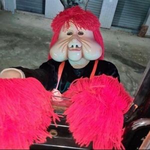 Meet your Posher, Ebony